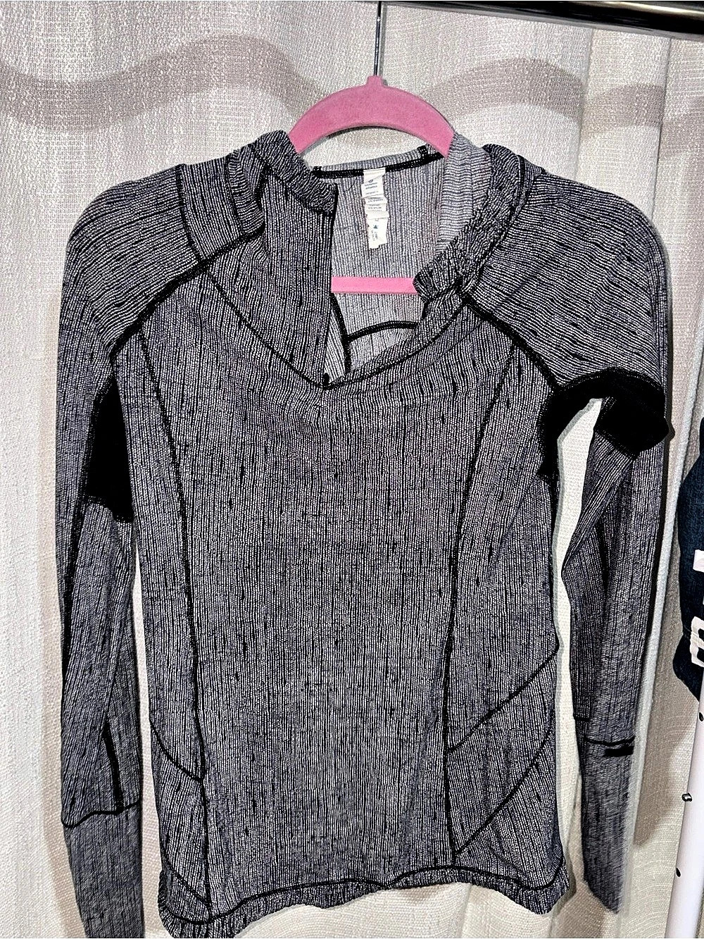 lululemon athletica long sleeve hooded shirt